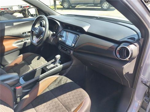 Used 2021 Nissan Kicks SR w/ Exterior Package FWD image 12