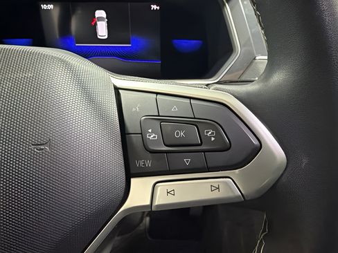 Used 2022 Volkswagen Tiguan SE w/ Panoramic Sunroof Package FWD image 17