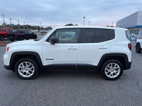 Used 2023 Jeep Renegade Latitude image 4