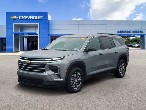 Certified 2026 Chevrolet Traverse LT FWD image 2