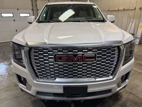 Used 2024 GMC Yukon Denali w/ Advanced Technology Package image 2
