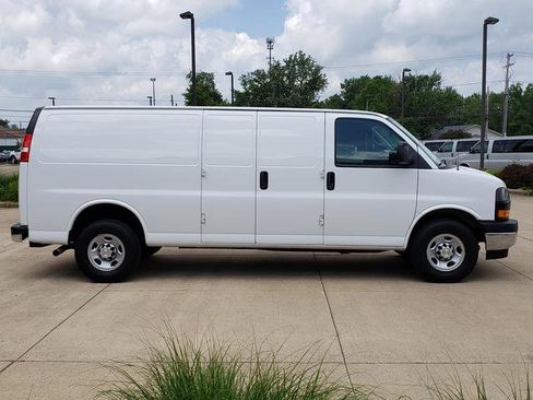 Used 2022 Chevrolet Express 3500 Extended w/ Driver Convenience Package RWD image 7