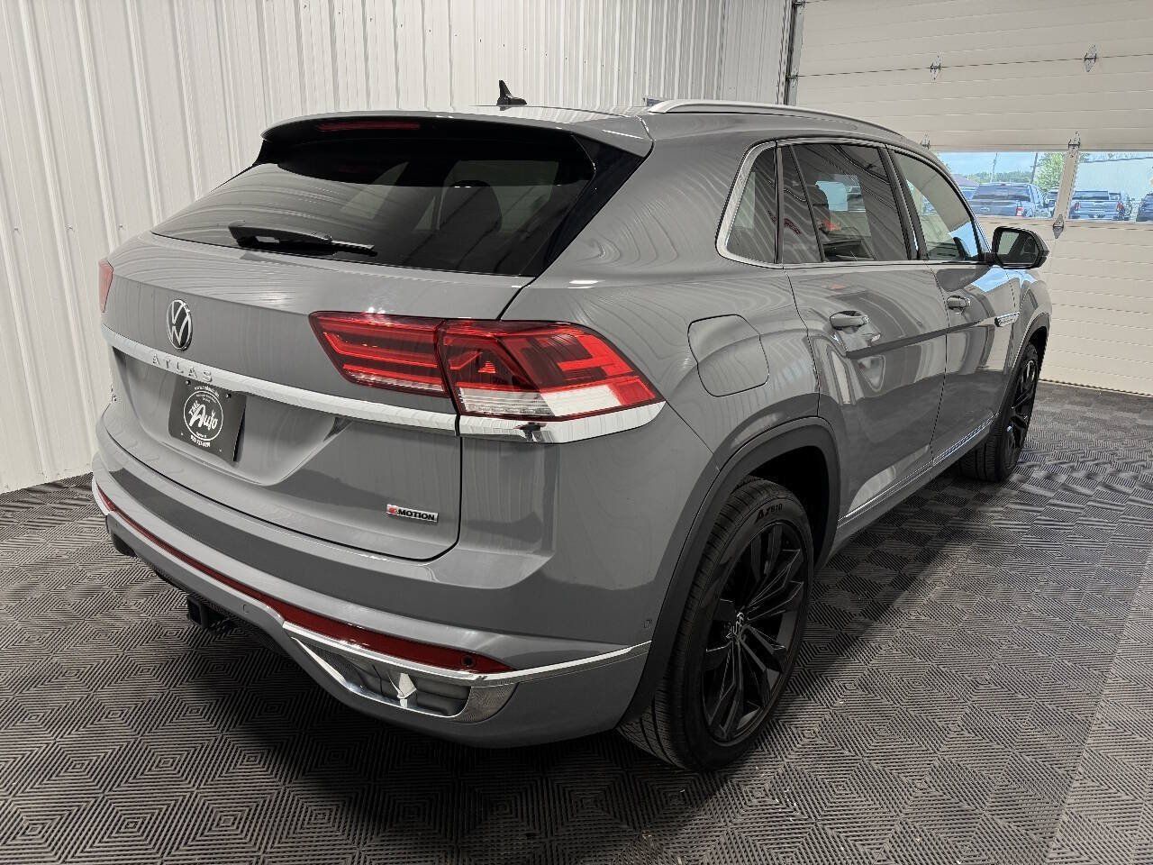 Used 2021 Volkswagen Atlas Cross Sport SEL Premium R-Line w/ Cross Sport MDO Package AWD/4WD image 3
