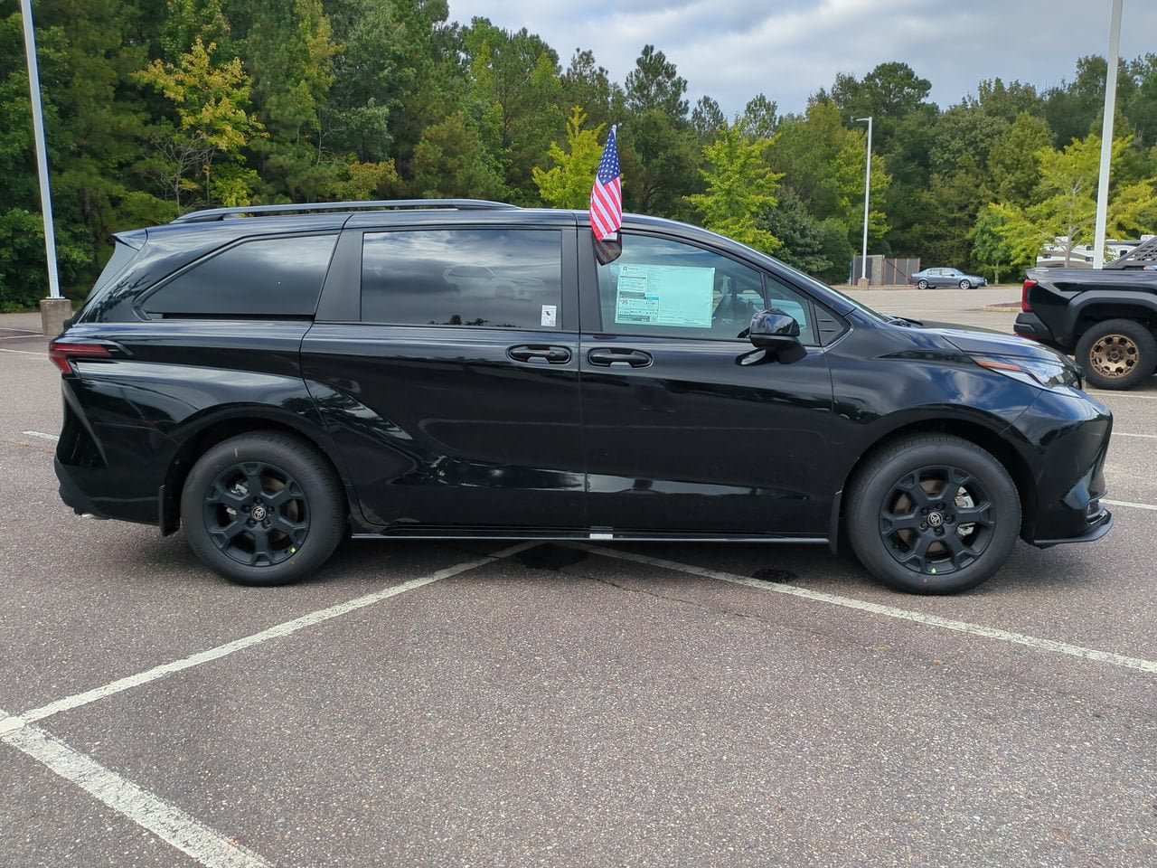 New 2026 Toyota Sienna XLE Woodland Edition AWD/4WD image 3