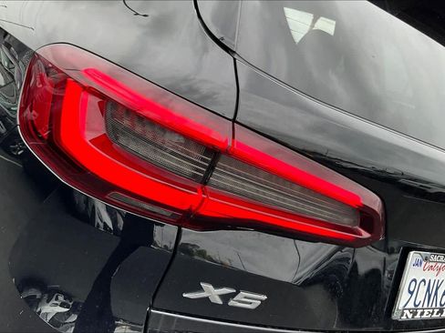 Used 2022 BMW X5 xDrive40i w/ Climate Comfort Package image 32