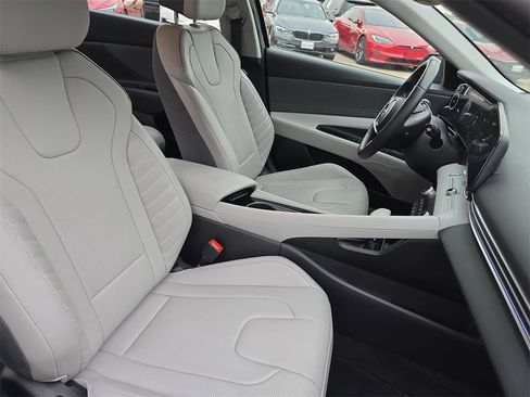 Certified 2022 Hyundai Elantra Limited image 10