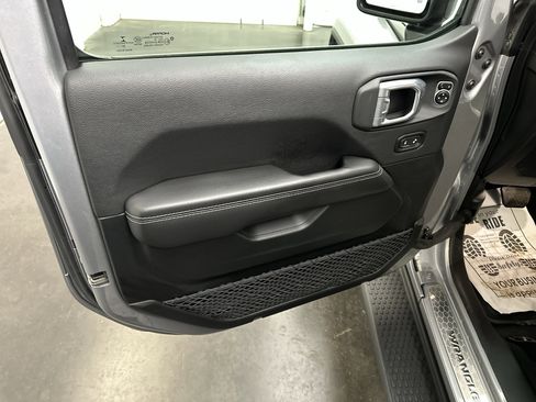 Used 2021 Jeep Wrangler Unlimited Sahara AWD/4WD image 19