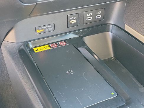 Used 2025 Toyota Camry LE image 30