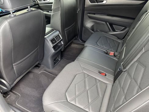Used 2024 Volkswagen Atlas Cross Sport SE w/ Panoramic Sunroof Package FWD image 30