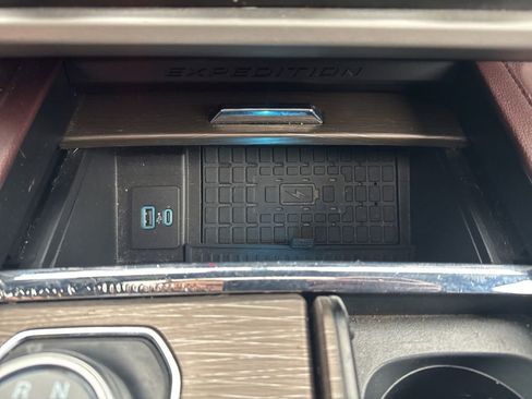 Used 2023 Ford Expedition Limited image 22