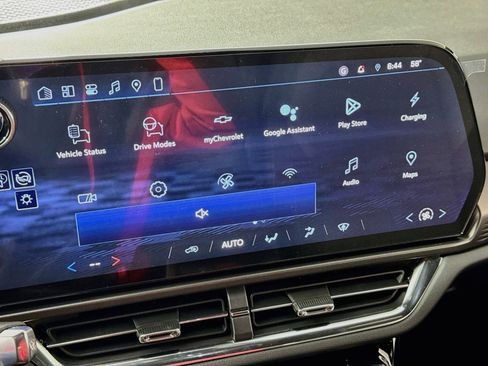 Used 2026 Chevrolet Equinox EV LT image 15