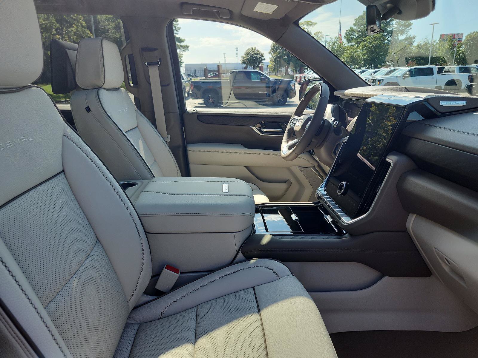 New 2027 GMC Yukon Denali w/ Denali Reserve Package AWD/4WD image 6