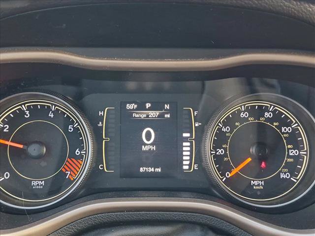 Used 2015 Jeep Cherokee Latitude w/ Cold Weather Group FWD image 9