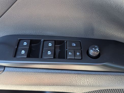 Used 2020 Toyota Camry LE FWD image 16