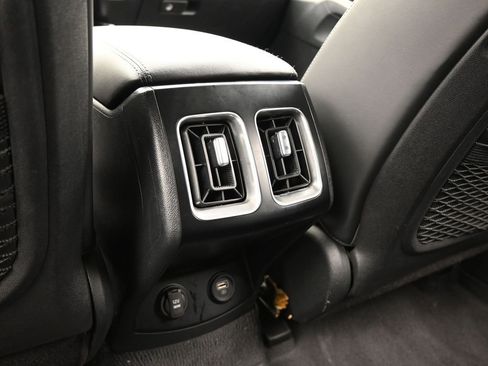 Used 2023 Kia Sorento S image 37