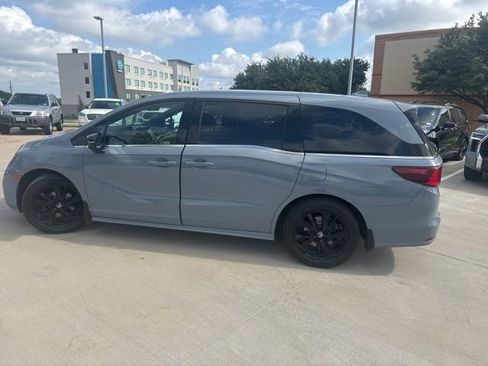 Used 2024 Honda Odyssey Sport image 6