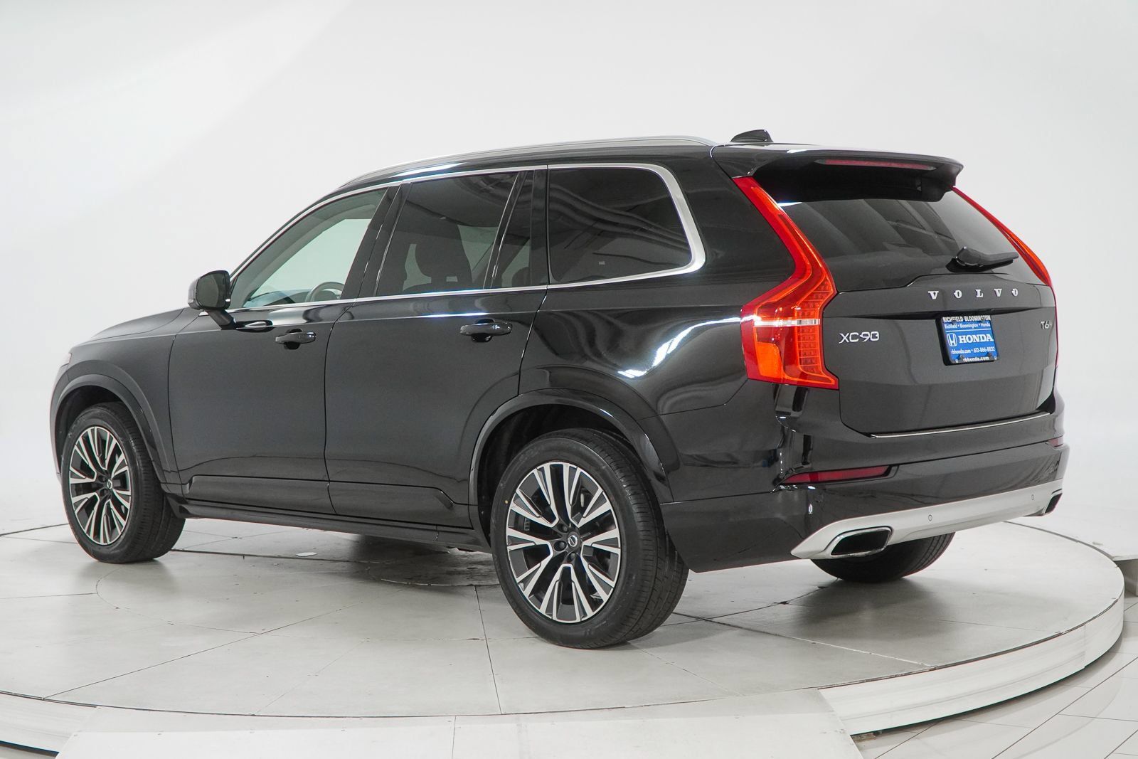 Used 2020 Volvo XC90 T6 Momentum w/ Protection Package Premier AWD/4WD image 6
