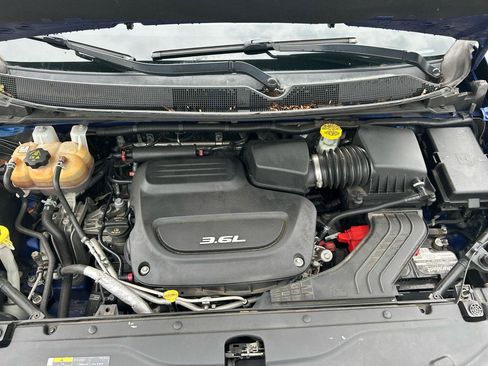Used 2019 Chrysler Pacifica Limited w/ Tire & Wheel Group FWD image 33