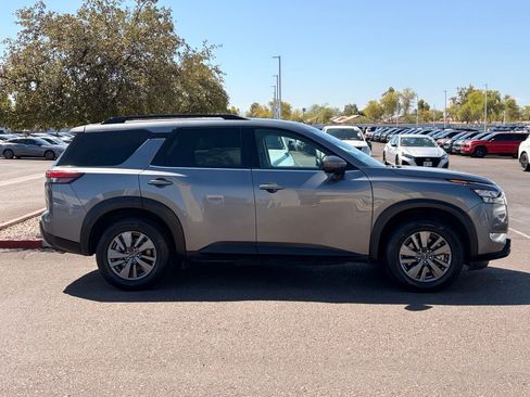 Certified 2025 Nissan Pathfinder SV FWD image 7