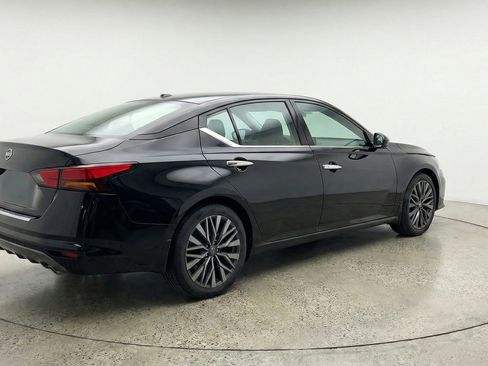 Used 2025 Nissan Altima 2.5 SV FWD image 9