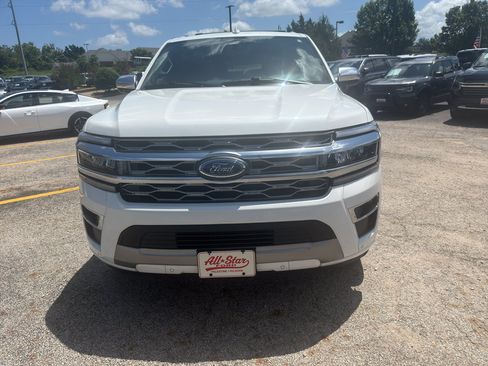 Used 2024 Ford Expedition Platinum RWD image 2