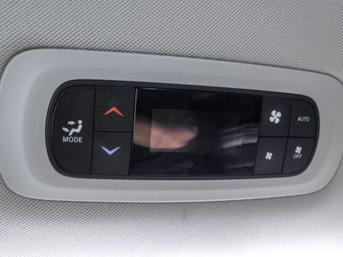 Used 2022 Chrysler Pacifica Touring-L FWD image 40