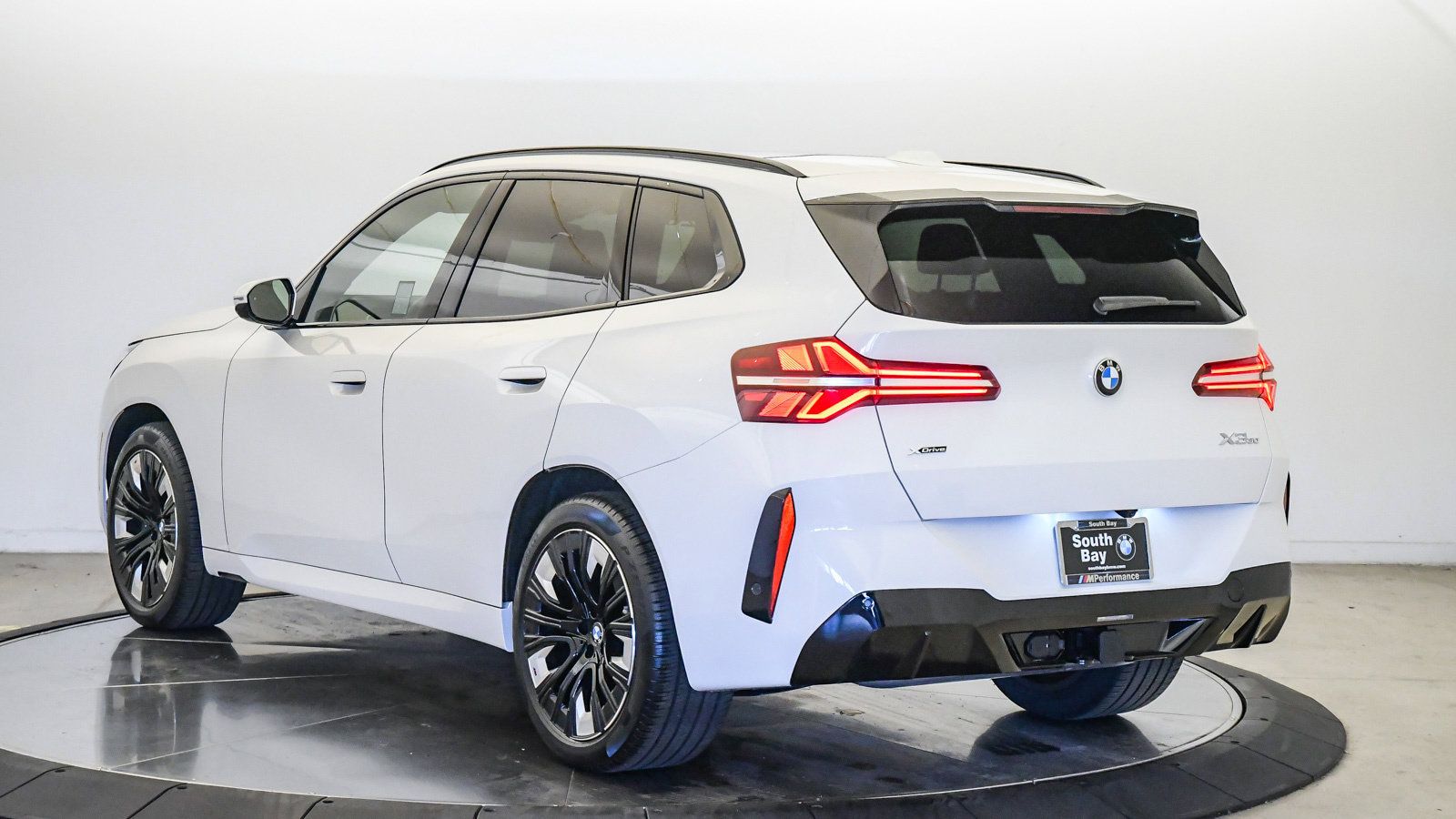 Used 2026 BMW X3 xDrive30i w/ Premium Package AWD/4WD image 2