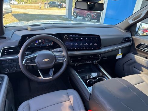 New 2026 Chevrolet Suburban LT image 10