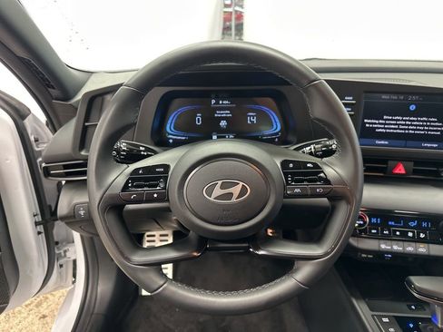 Used 2025 Hyundai Elantra Sport image 15