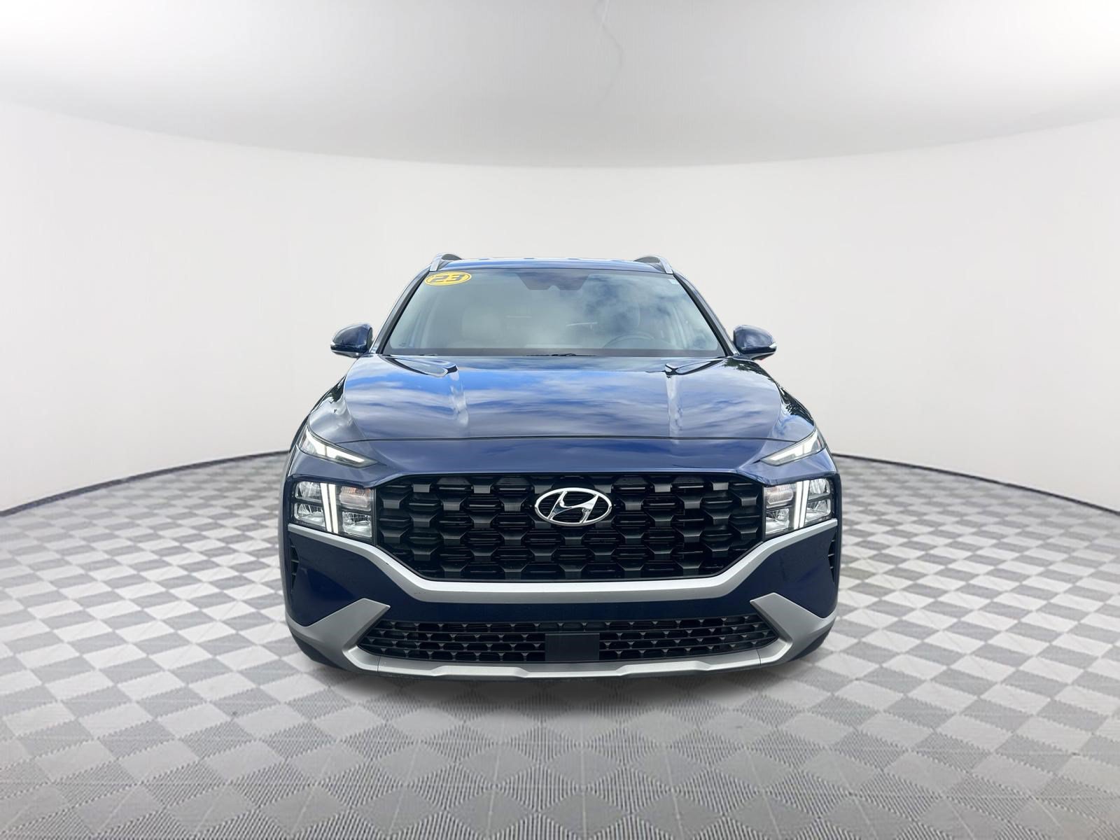 Used 2023 Hyundai Santa Fe SEL FWD image 2