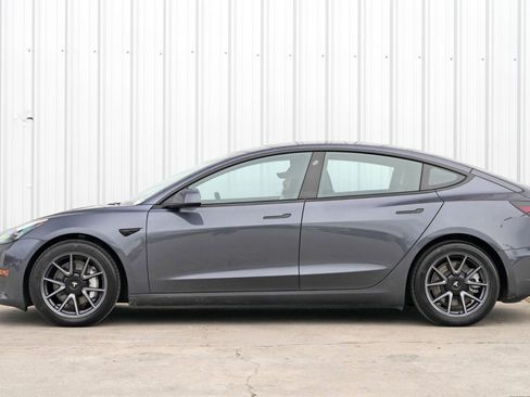 Used 2023 Tesla Model 3 Standard Range image 9