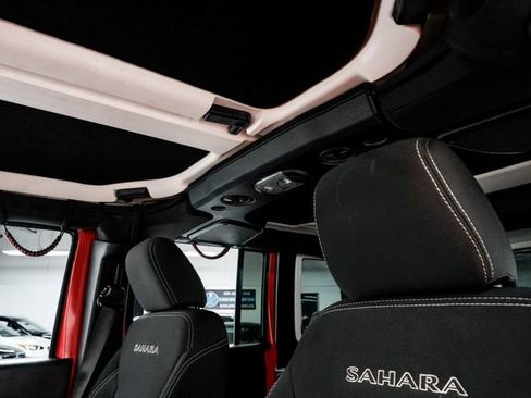 Used 2017 Jeep Wrangler Unlimited Sahara w/ Connectivity Group image 29