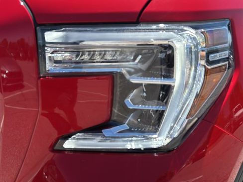 Used 2021 GMC Sierra 1500 AT4 w/ AT4 Value Package AWD/4WD image 9