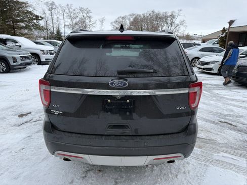 Used 2017 Ford Explorer XLT w/ Equipment Group 202A image 3