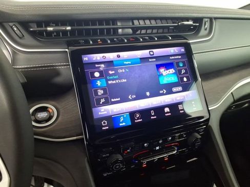 Used 2025 Jeep Grand Cherokee L Limited w/ Luxury Tech Group II image 23