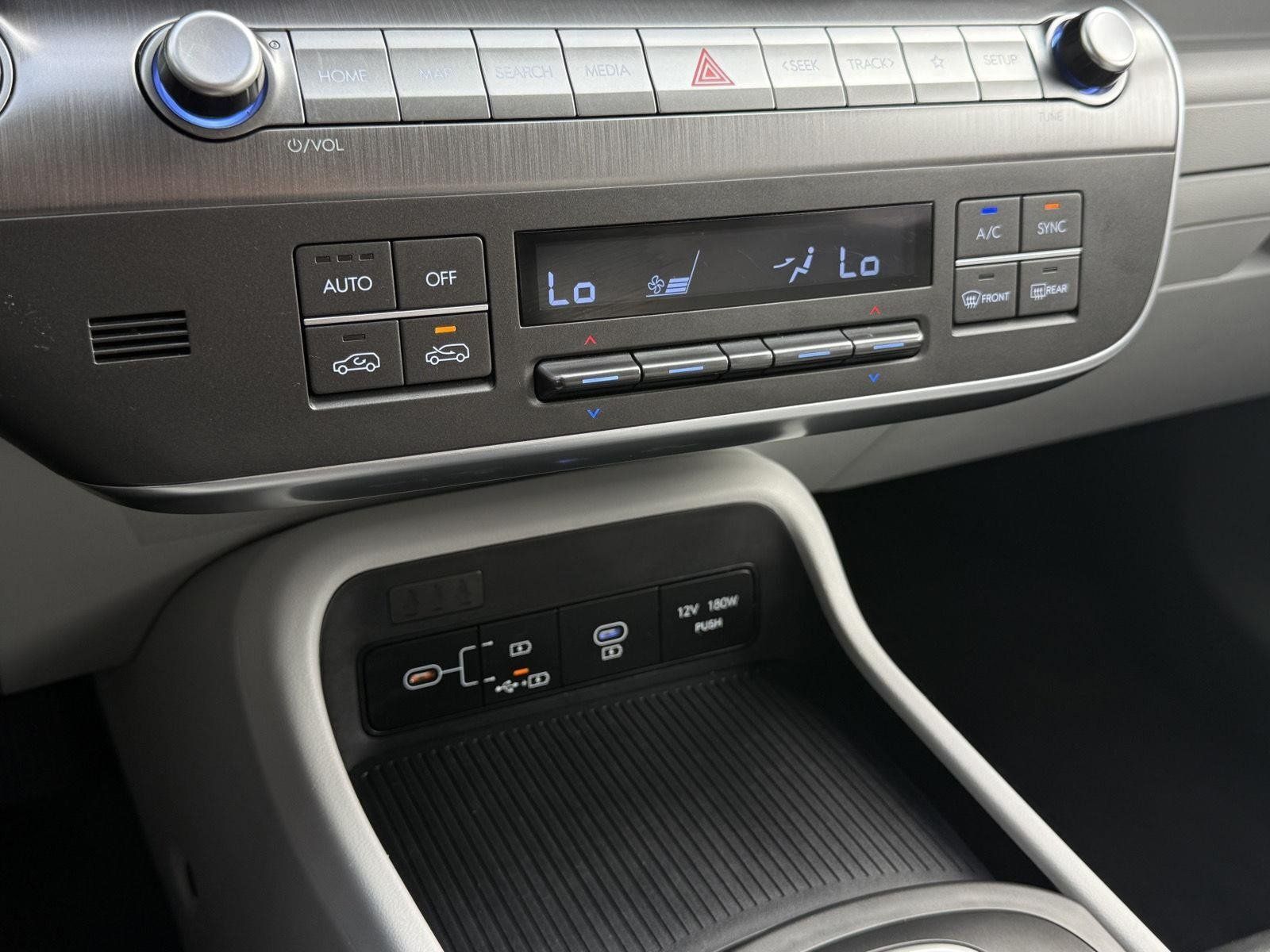 Used 2025 Hyundai Kona SEL AWD/4WD image 37