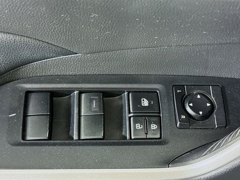 Used 2021 Toyota RAV4 LE image 23