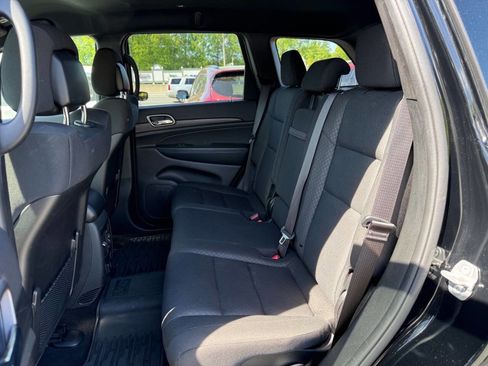 Used 2019 Jeep Grand Cherokee Laredo image 10