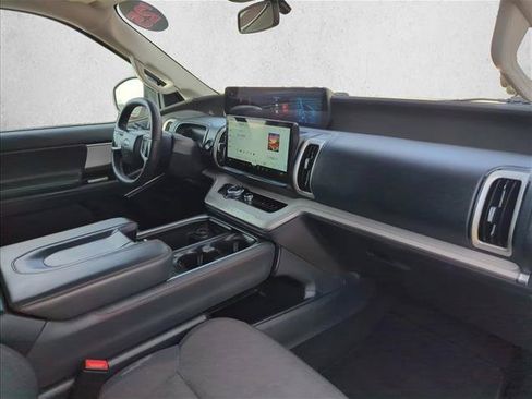 Used 2025 Ford Expedition Active RWD image 26