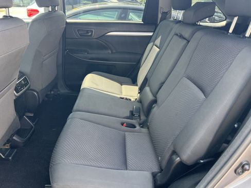Used 2016 Toyota Highlander LE AWD/4WD image 21