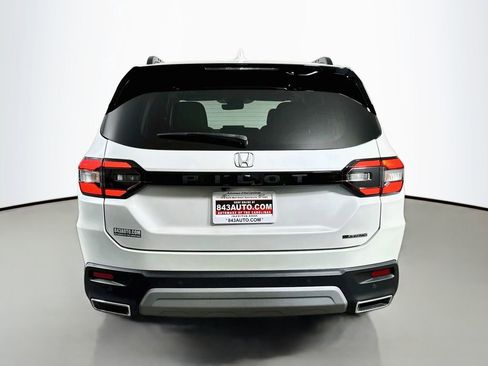 Used 2023 Honda Pilot Touring image 6