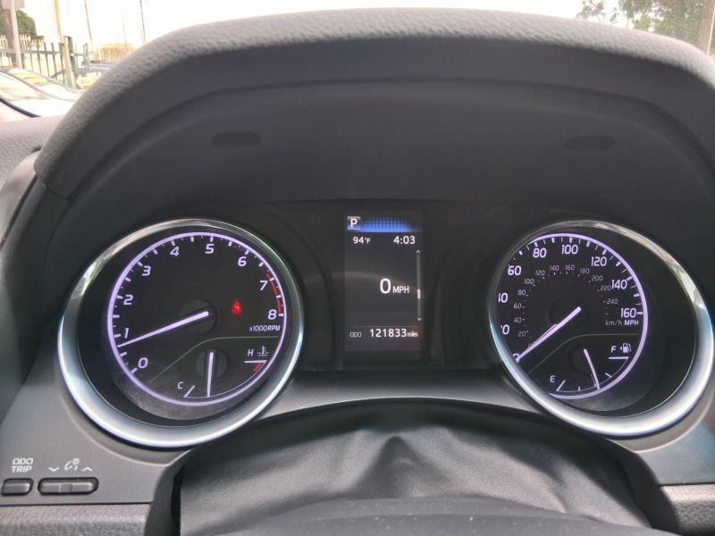 Used 2020 Toyota Camry SE FWD image 12