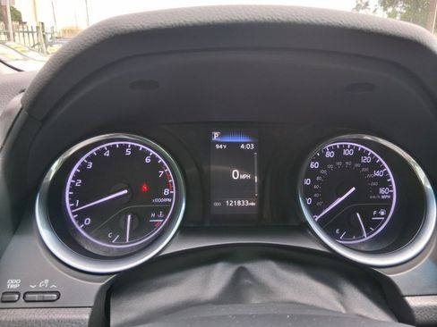 Used 2020 Toyota Camry SE FWD image 12