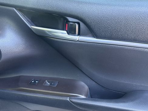 Used 2021 Toyota Camry SE FWD image 17