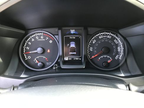 Certified 2023 Toyota Tacoma SR AWD/4WD image 16