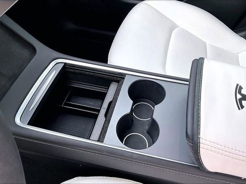 Used 2023 Tesla Model Y Performance image 17