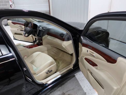 Used 2012 Lexus LS 460 w/ Comfort Pkg RWD image 12