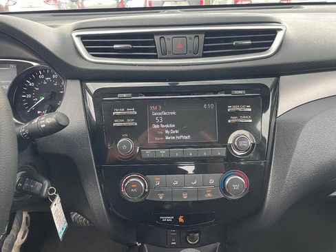Used 2015 Nissan Rogue S AWD/4WD image 18