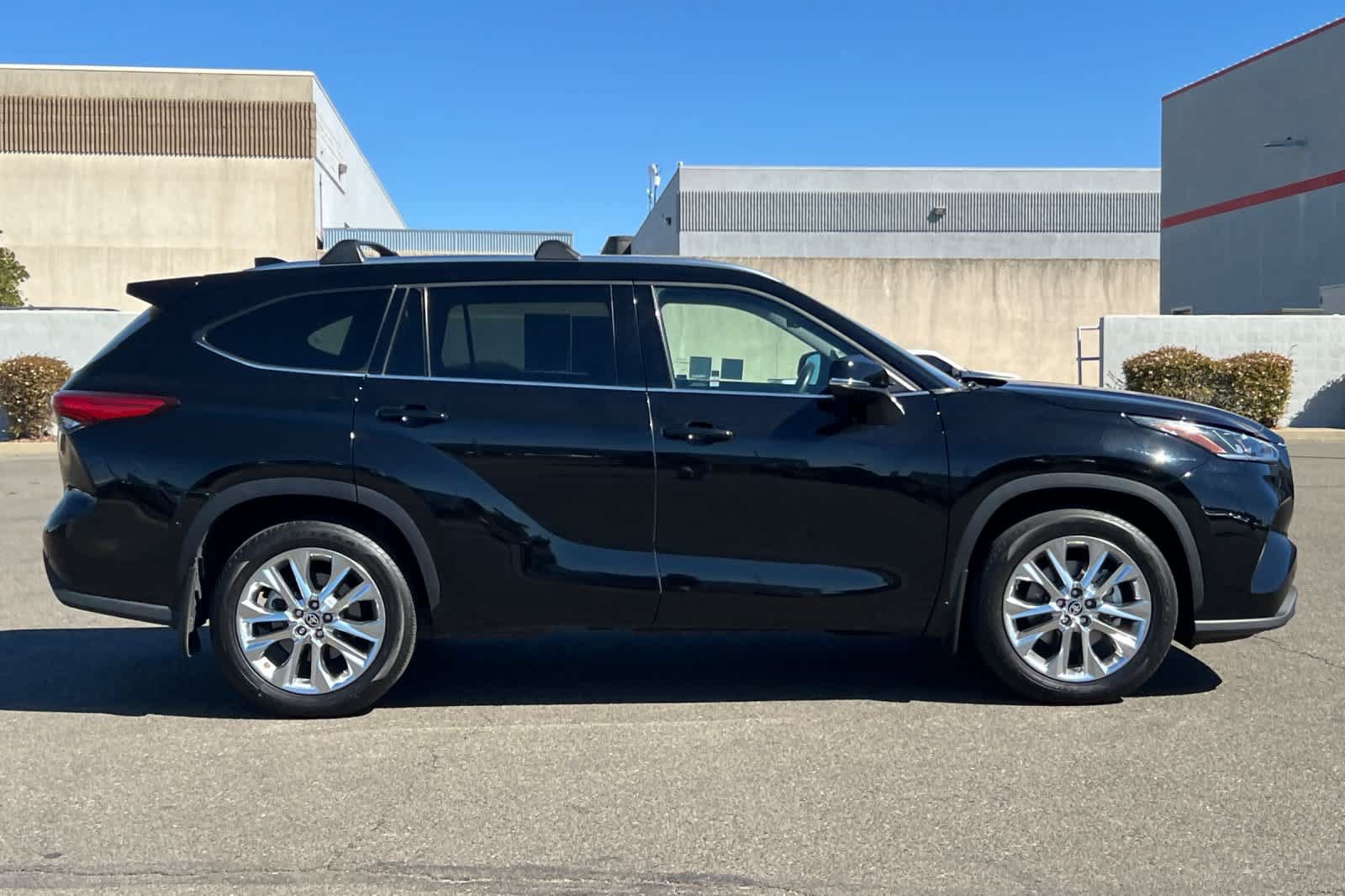 Used 2021 Toyota Highlander Limited AWD/4WD image 6