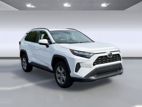 Used 2023 Toyota RAV4 XLE AWD/4WD image 5